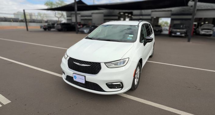 2024 Chrysler Pacifica Touring L Hero Image