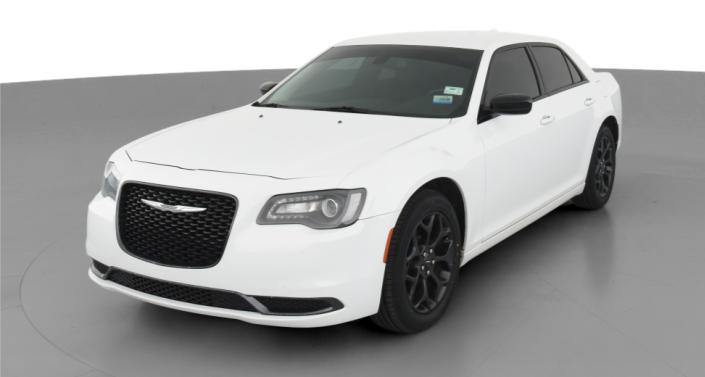 2019 Chrysler 300 Touring Hero Image