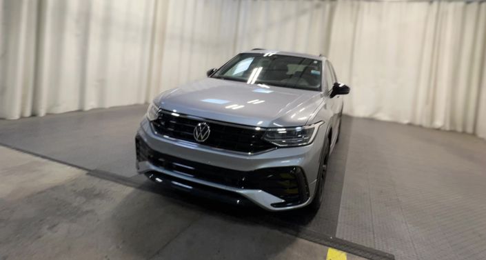 2023 Volkswagen Tiguan SE R-Line Black Hero Image
