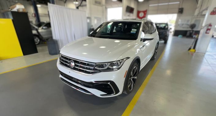 Thumbnail: 2023 Volkswagen Tiguan - 1