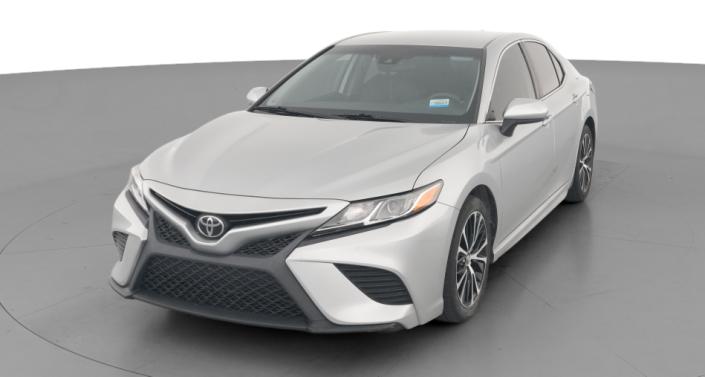 2020 Toyota Camry SE Hero Image