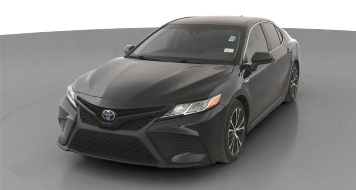 2020 Toyota Camry SE Hero Image