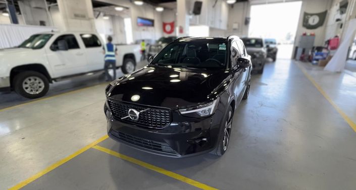 2023 Volvo XC40 B5 Ultimate Hero Image