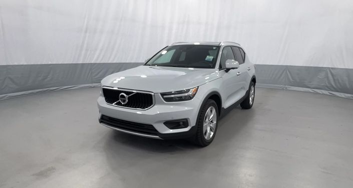 2022 Volvo XC40 T4 Momentum Hero Image