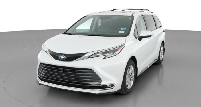 2022 Toyota Sienna Platinum Hero Image