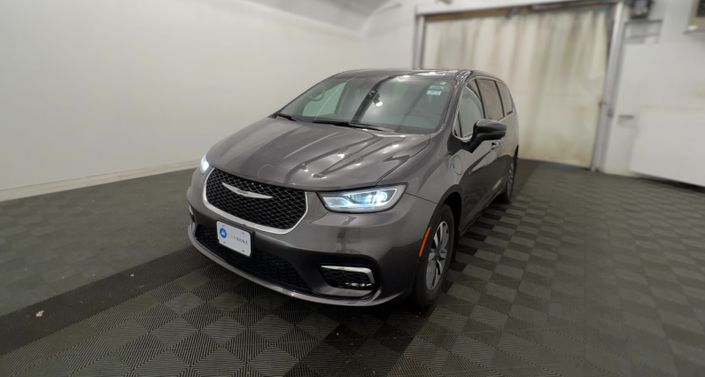2023 Chrysler Pacifica Hybrid Touring L Hero Image