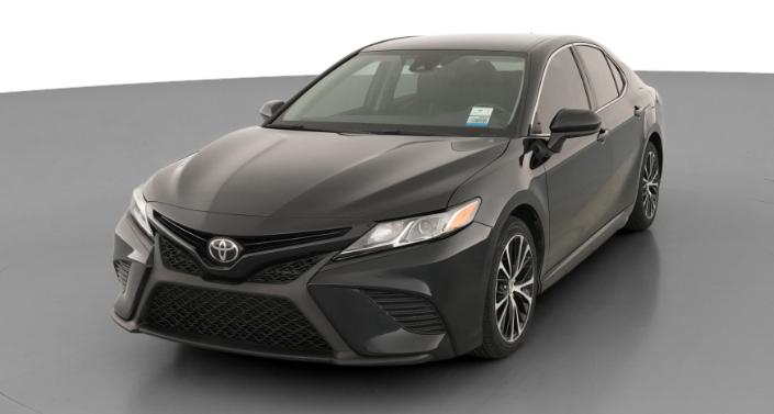 2019 Toyota Camry SE Hero Image