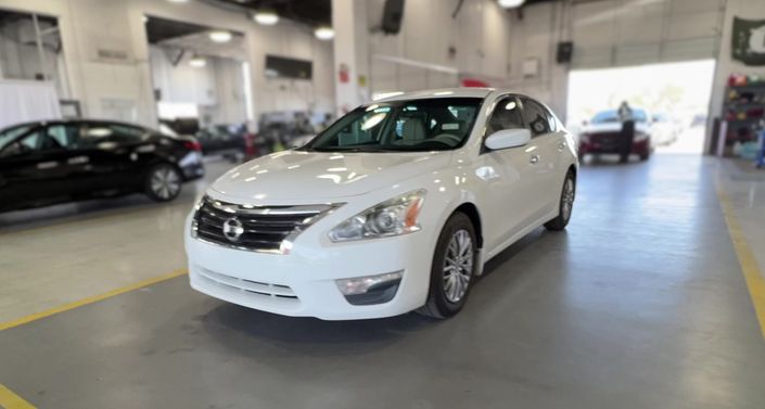 2015 Nissan Altima S Hero Image
