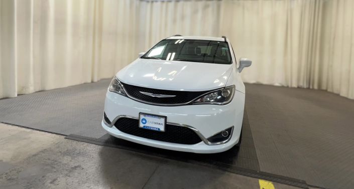 2017 Chrysler Pacifica Touring L Hero Image