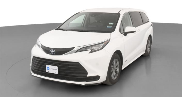 2021 Toyota Sienna LE Hero Image