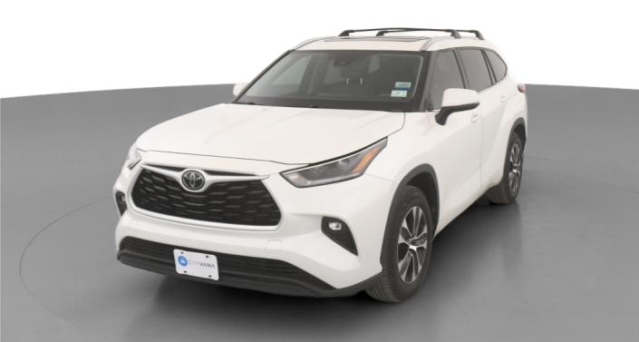 2021 Toyota Highlander XLE Hero Image