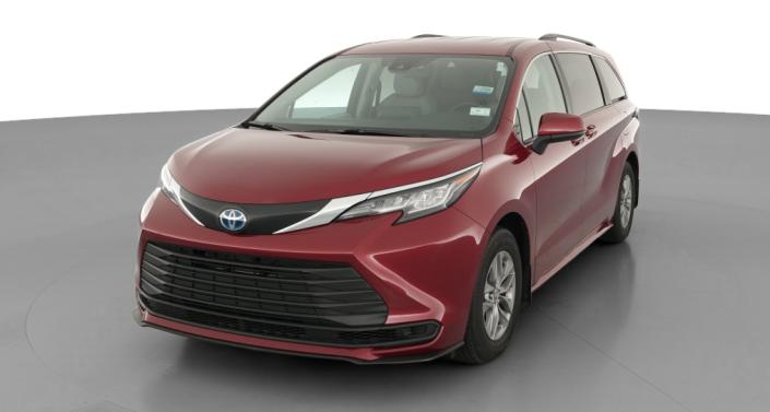 2023 Toyota Sienna LE Hero Image