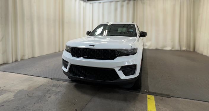 2024 Jeep Grand Cherokee Altitude Hero Image