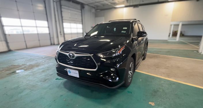 2023 Toyota Highlander XLE Hero Image
