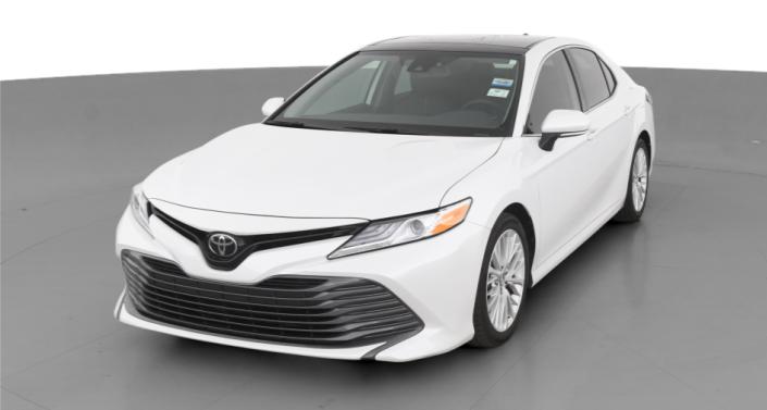 2020 Toyota Camry XLE Hero Image