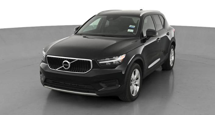 2022 Volvo XC40 T5 Momentum Hero Image