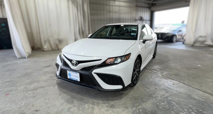 2022 Toyota Camry SE Hero Image