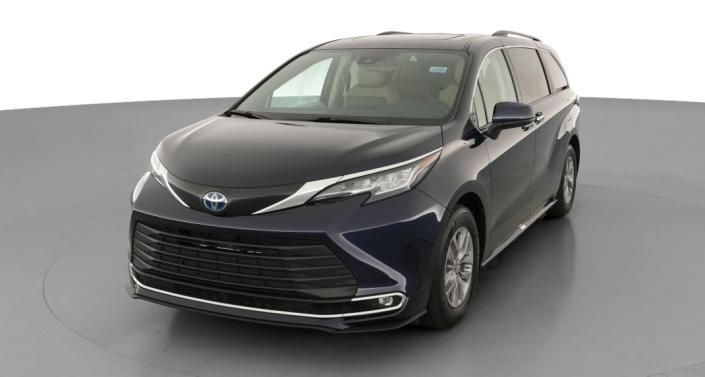 2022 Toyota Sienna XLE Hero Image