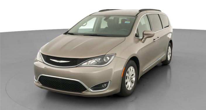 2017 Chrysler Pacifica Touring L Hero Image