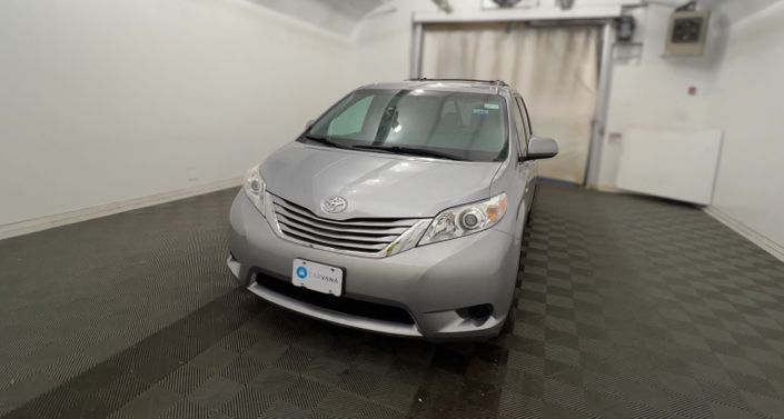 2017 Toyota Sienna LE Hero Image