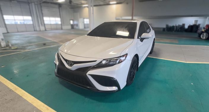 2022 Toyota Camry SE Hero Image