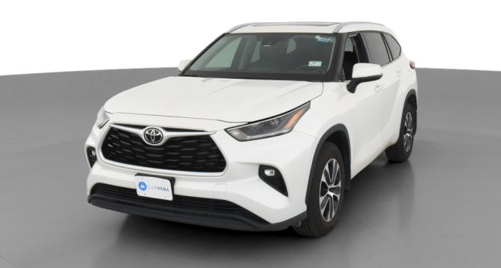 2021 Toyota Highlander XLE Hero Image