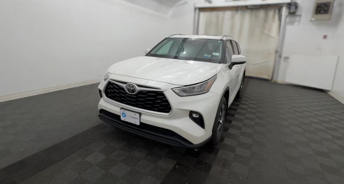 2020 Toyota Highlander XLE Hero Image