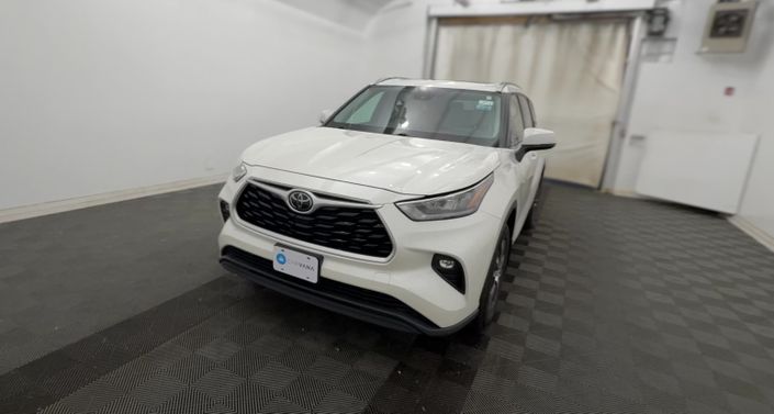 2020 Toyota Highlander XLE Hero Image