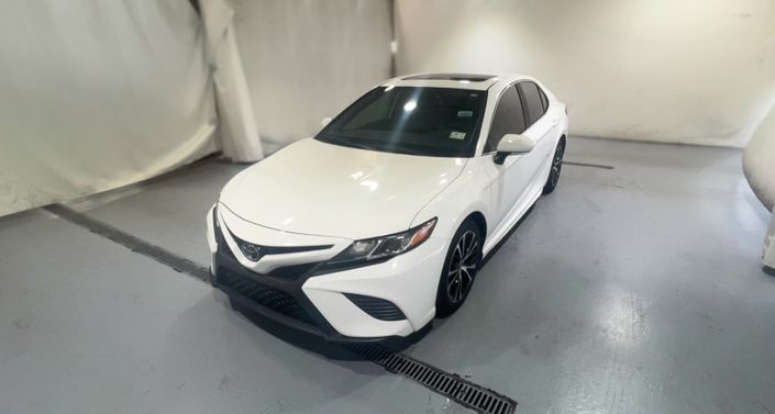 2020 Toyota Camry SE Hero Image