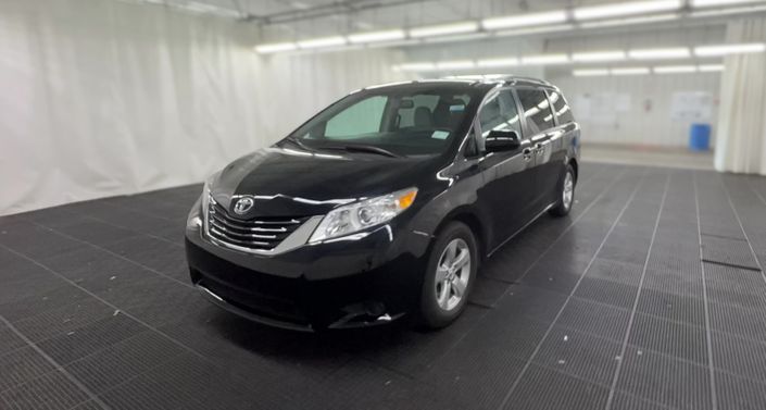 Thumbnail: 2017 Toyota Sienna - 1