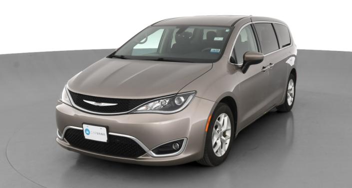 2017 Chrysler Pacifica Touring L Hero Image