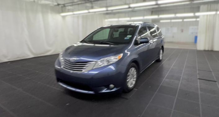Thumbnail: 2015 Toyota Sienna - 1
