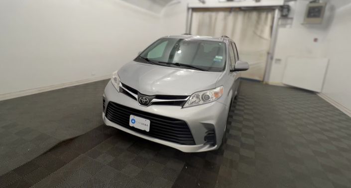 Thumbnail: 2019 Toyota Sienna - 1