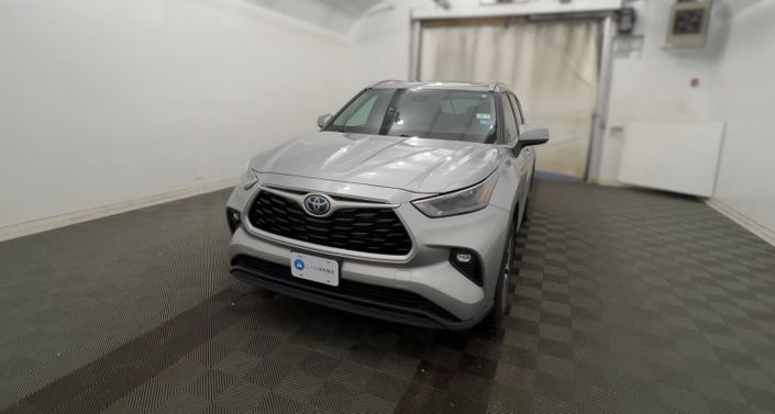 2022 Toyota Highlander XLE Hero Image