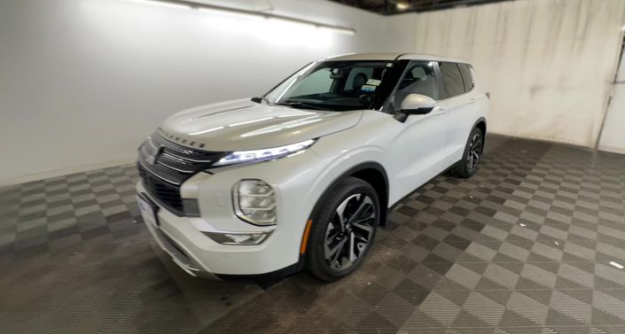 Thumbnail: 2023 Mitsubishi Outlander - 1
