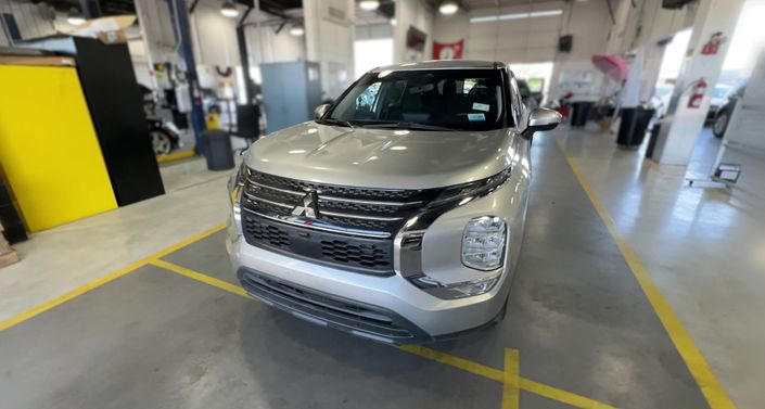 Thumbnail: 2022 Mitsubishi Outlander - 1