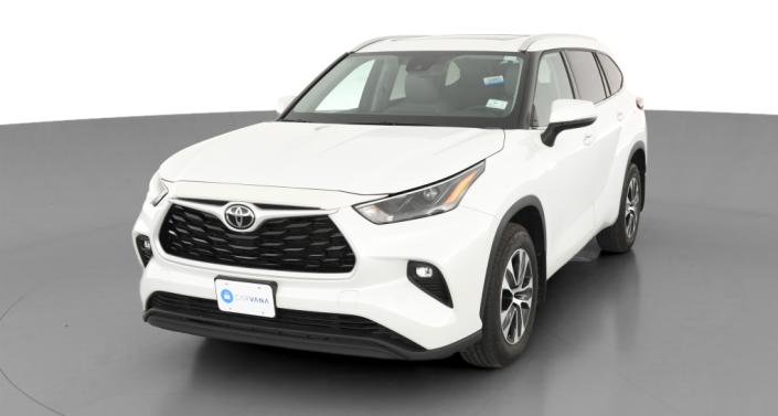 2022 Toyota Highlander XLE Hero Image
