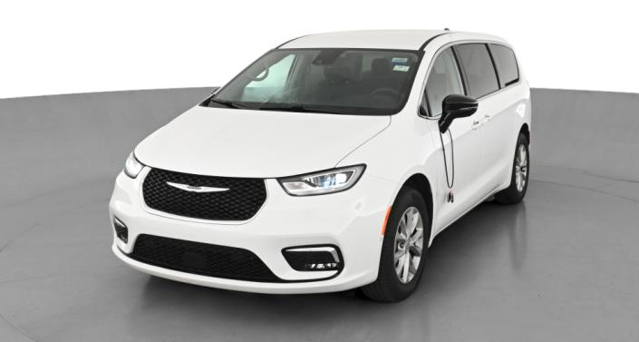 2024 Chrysler Pacifica Touring L Hero Image