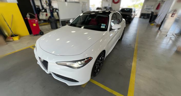 Thumbnail: 2019 Alfa Romeo Giulia - 1