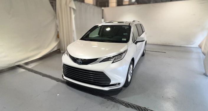 Thumbnail: 2023 Toyota Sienna - 1
