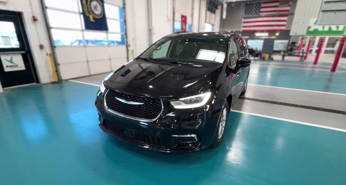 Thumbnail: 2022 Chrysler Pacifica - 1
