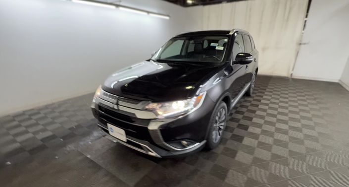 Thumbnail: 2019 Mitsubishi Outlander - 1
