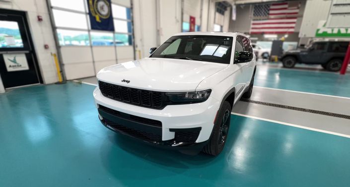 Thumbnail: 2023 Jeep Grand Cherokee L - 1