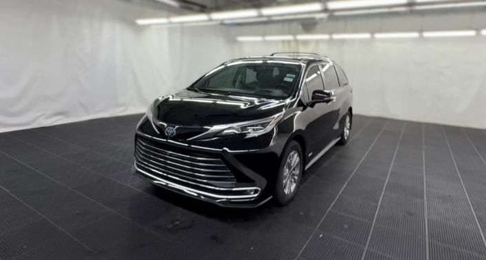Thumbnail: 2021 Toyota Sienna - 1