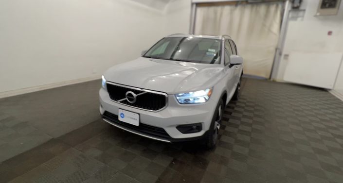 Thumbnail: 2022 Volvo XC40 - 1