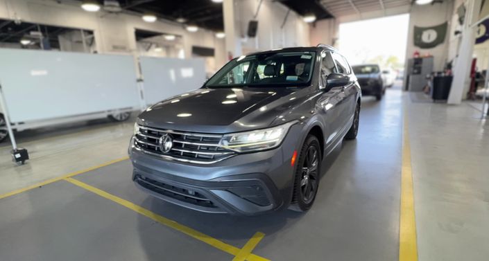 Thumbnail: 2022 Volkswagen Tiguan - 1