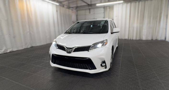 Thumbnail: 2018 Toyota Sienna - 1
