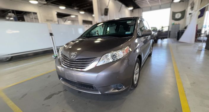 Thumbnail: 2017 Toyota Sienna - 1