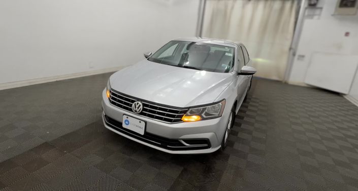 Thumbnail: 2017 Volkswagen Passat - 1