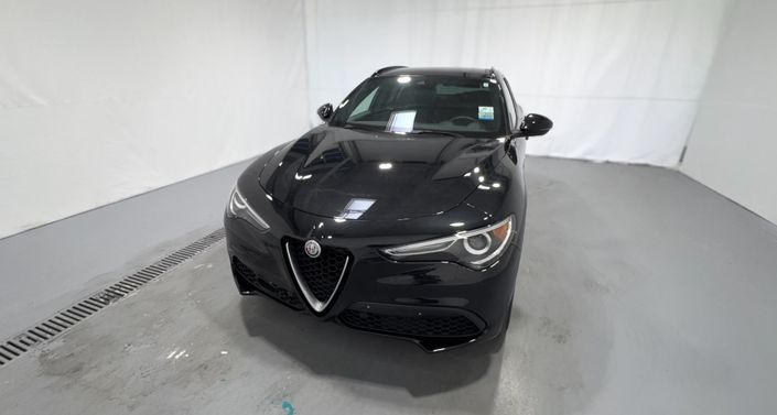 Thumbnail: 2022 Alfa Romeo Stelvio - 1